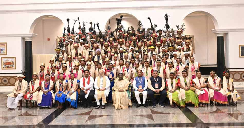 रायपुर : राष्ट्रपति भवन के विशेष अतिथि बने बस्तर के मांझी-चालकी : बस्तर पंडुम-2026 के विजेताओं और जनजातीय प्रतिनिधियों का हुआ विशेष सम्मान